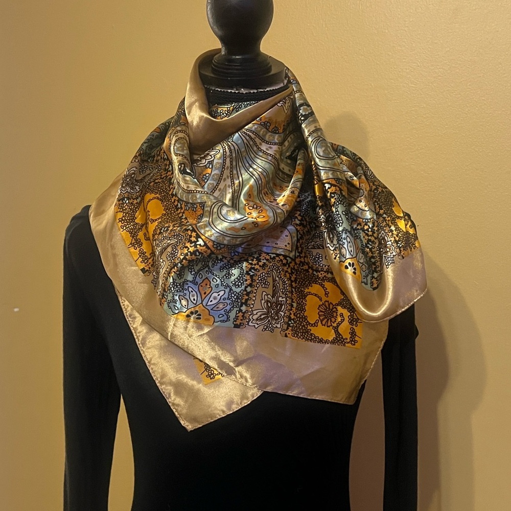 Elegant Gold and Black Silk Scarf - Picture 4 of 10